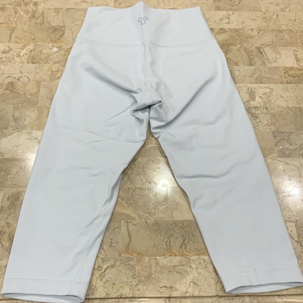 ❤️ TNA Light Grey Cropped Leggings